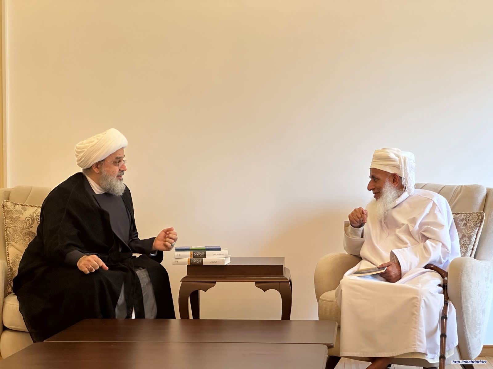 دیدار دبیرکل مجمع تقریب با مفتی اعظم عمان 20/12/1402