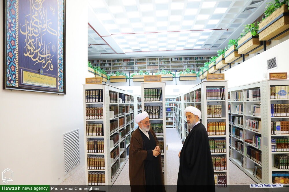 بازدید دبیرکل مجمع جهانی تقریب مذاهب اسلامی از کتابخانه تخصصی علوم حدیث در قم