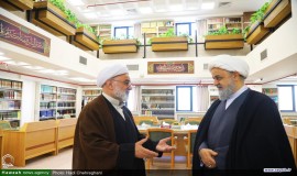 بازدید دبیرکل مجمع جهانی تقریب مذاهب اسلامی از کتابخانه تخصصی علوم حدیث در قم 11/9/1403