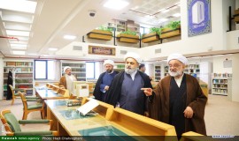 بازدید دبیرکل مجمع جهانی تقریب مذاهب اسلامی از کتابخانه تخصصی علوم حدیث در قم 11/9/1403