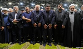 حضور دبیرکل مجمع جهانی تقریب مذاهب و علمای اهل سنت در اقامه نماز شهید اسماعیل هنیه 15/5/1403