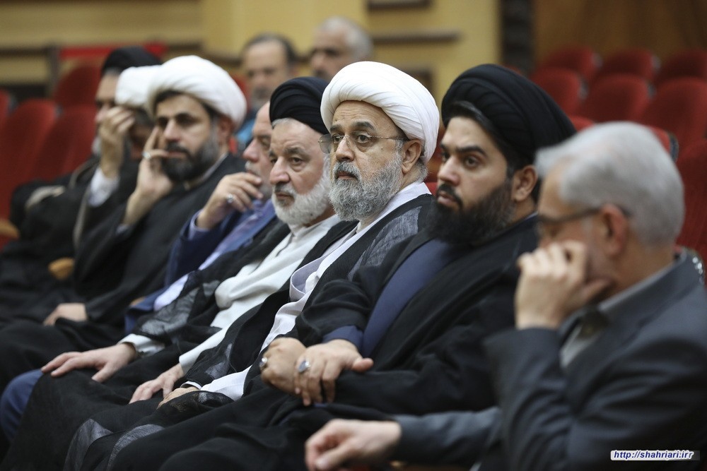 نشست صمیمانه حجت الاسلام و المسلمین دکتر حمید شهریاری با کارکنان مجمع تقریب