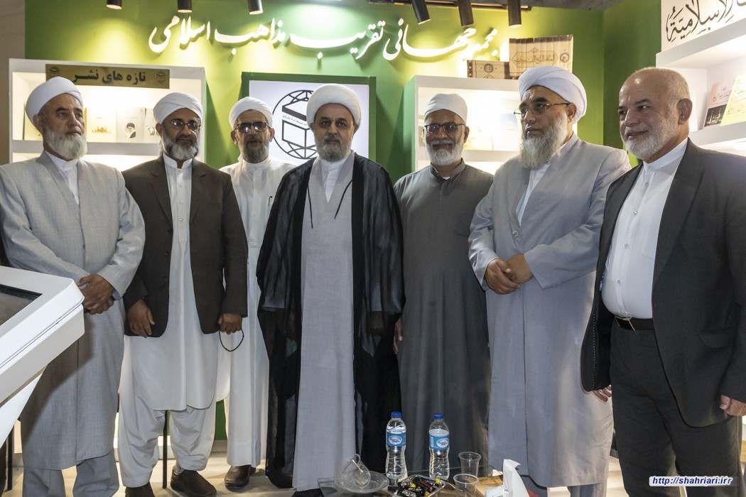بازدید دبیرکل مجمع جهانی تقریب مذاهب اسلامی از نمایشگاه کتاب