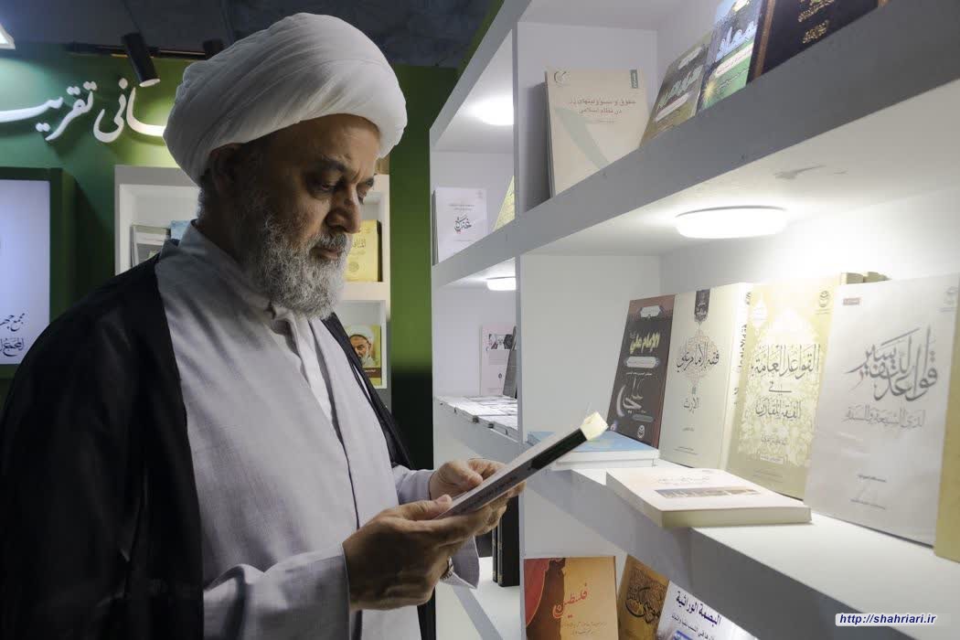 دبیرکل مجمع جهانی تقریب مذاهب اسلامی در حاشیه بازدید از نمایشگاه کتاب تهران:   ارائه الکترونیک کتاب‌ها، خدمت بزرگی به مخاطبان است / تمرکز آثار جدید مجمع بر وحدت اسلامی و تمدن نوین اسلامی