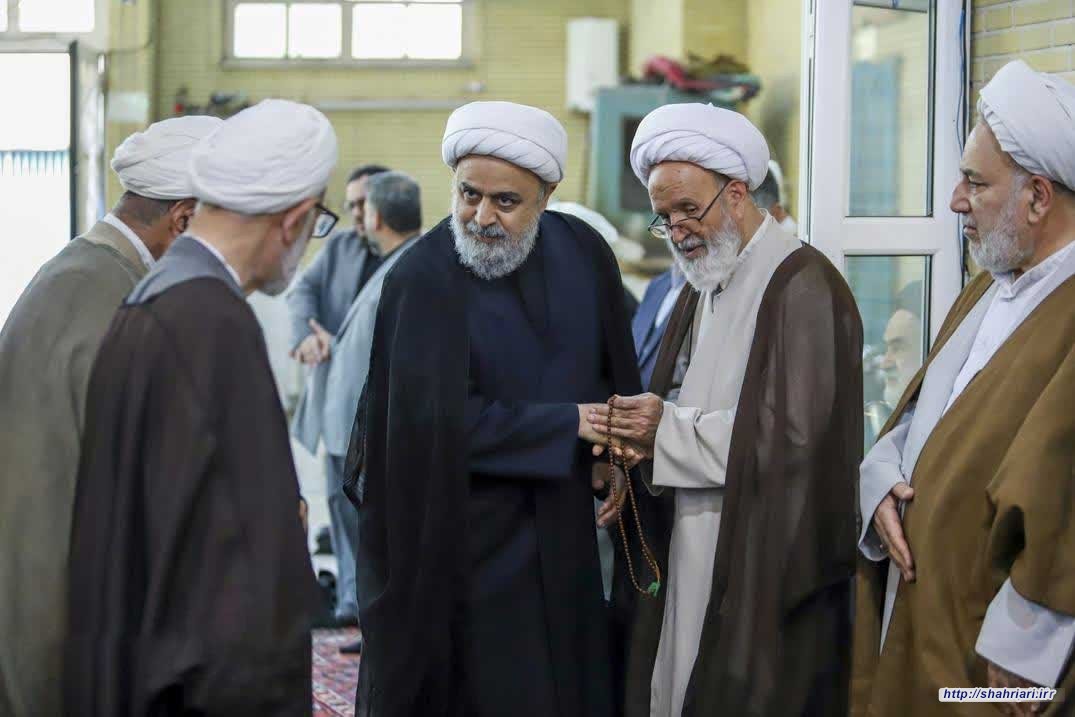 حضور دکتر شهریاری در مراسم بزرگداشت شهدای عدالت و حجت الاسلام نیری در قم