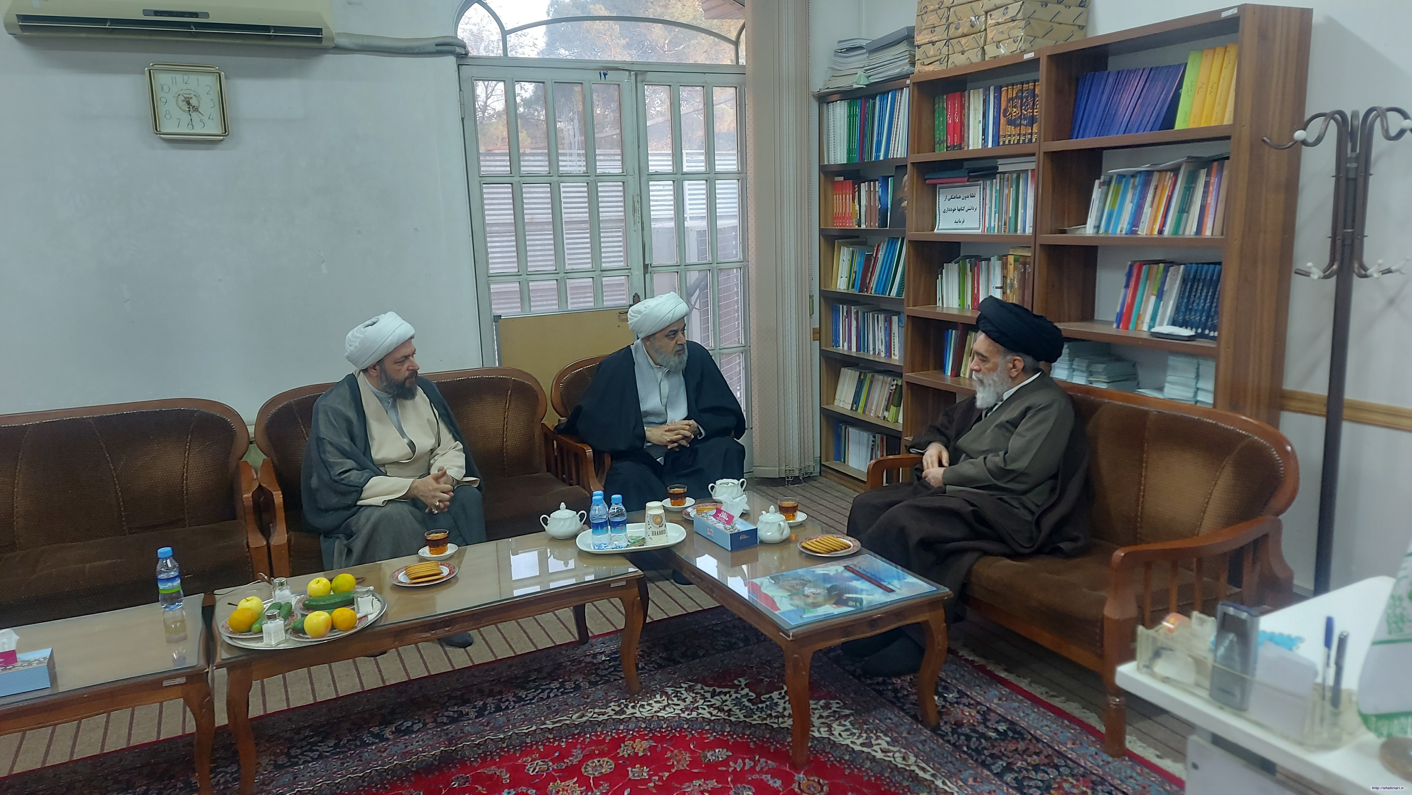 دیدار حجت السلام والمسلمین دکتر شهریاری با آیتالله حسینی خراسانی عضو جامعه مدرسین حوزه علمیه قم و شورای نگهبان